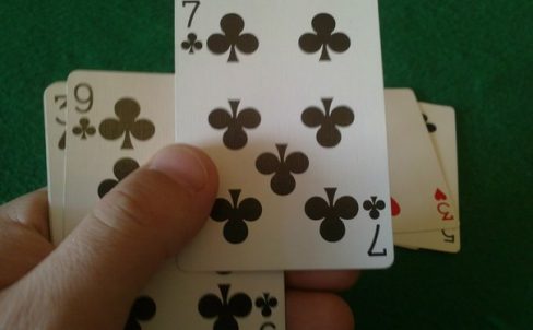 fokusy-s-kartami-ugaday-kartu-10